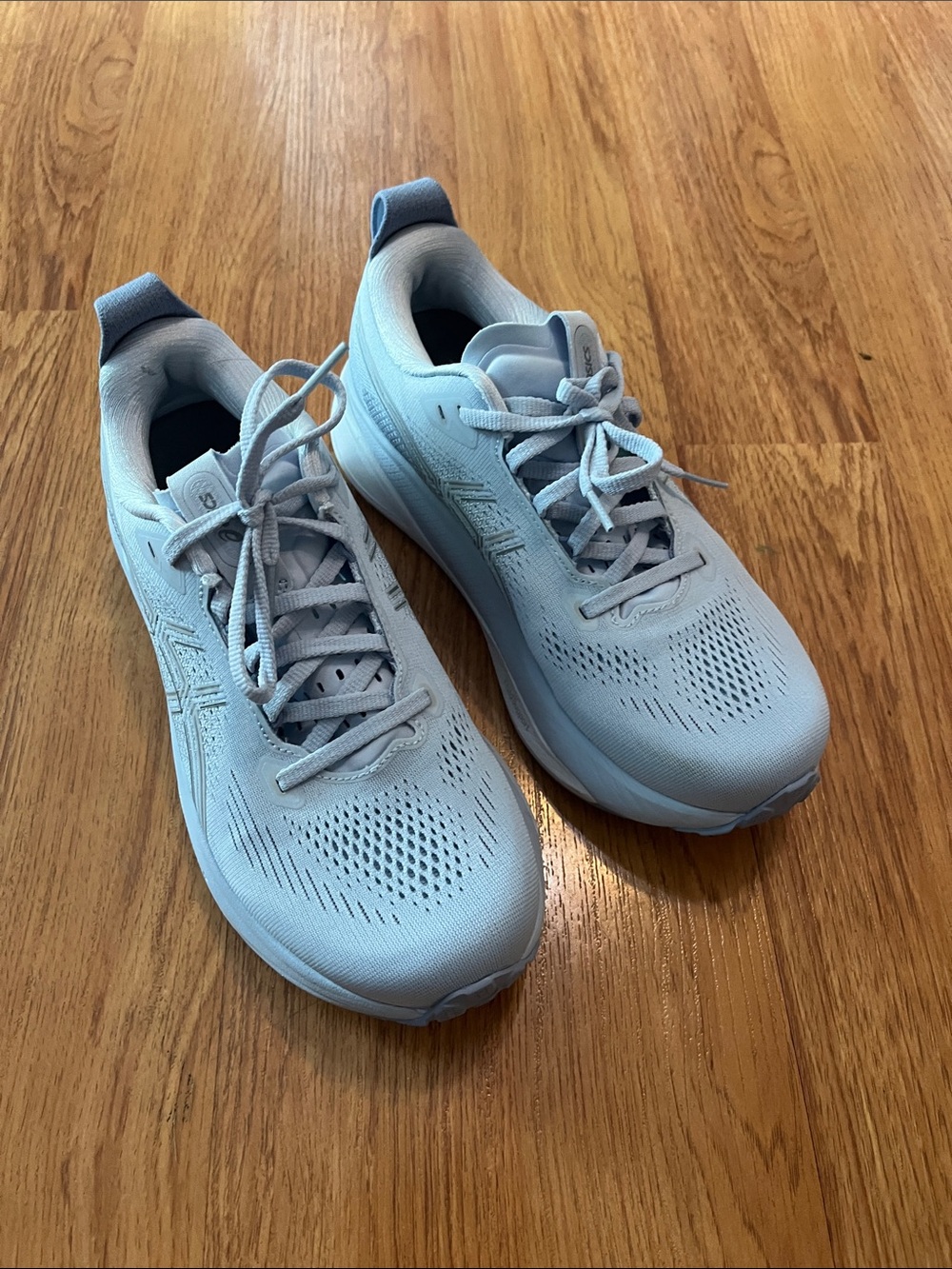 ASICS Women’s Gel-Kayano Running Shoes Light Blue Like New Size 8